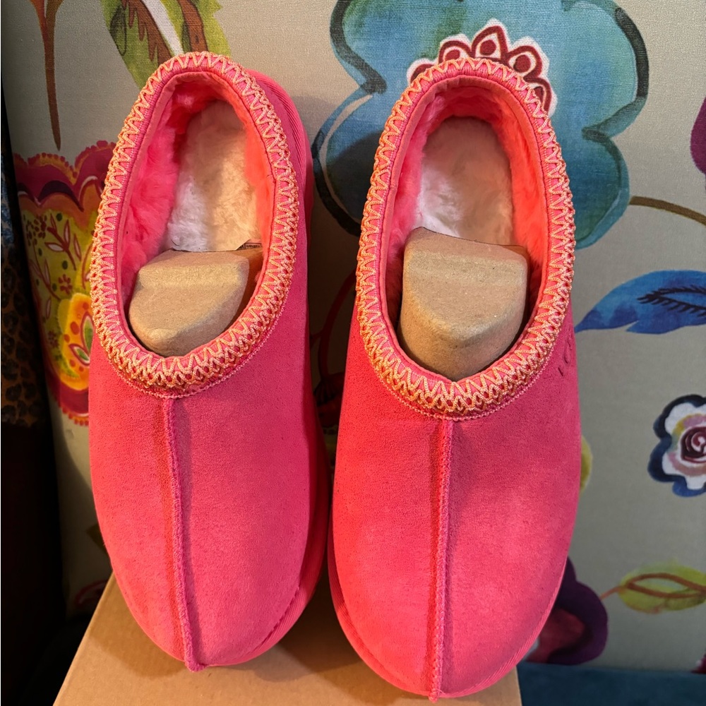 Brand new UGG women’s Tasman in pink size 10